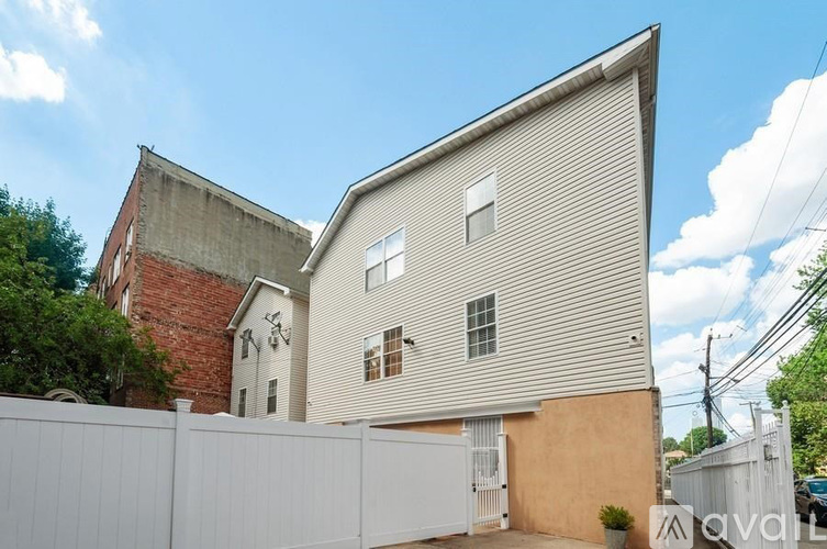 1 Gardner Avenue 1 Single Family Home for Rent - Photo gallery 3