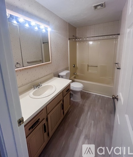 142 Van Zandt Ave 2 Beds Apartment for Rent - Photo gallery 3