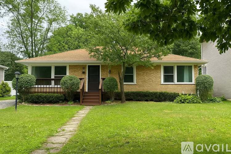 127 South Forest Avenue 3 Beds Single Family Home for Rent - Photo gallery 1