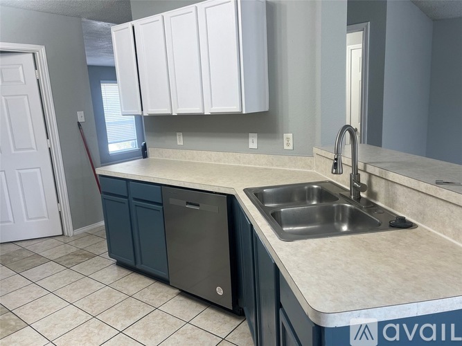 1138 Thornhill Ln 4 Beds Single Family Home for Rent - Photo gallery 3