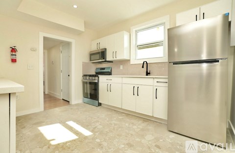 470 14Th Ave 3 Beds Apartment for Rent