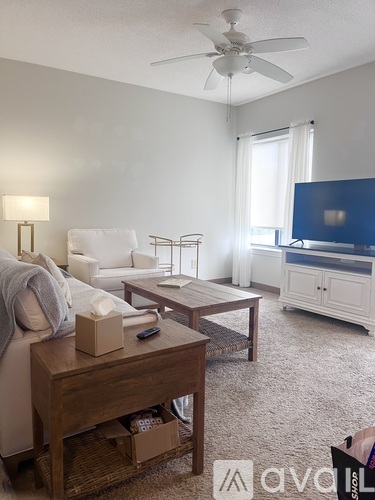 142 Van Zandt Ave 1 Apartment for Rent - Photo gallery 2