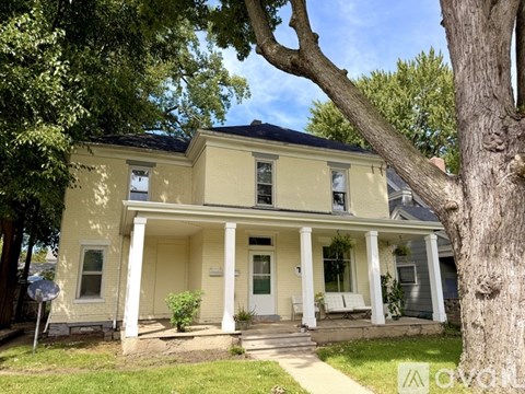 711 Edgewater Avenue 2 Beds Apartment for Rent