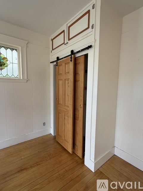 12 Dolphin Avenue 3 Beds Apartment for Rent