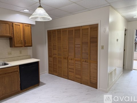 312 N Centre St 2 Beds Apartment for Rent
