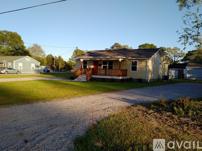 107 Oakwood Dr 4 Beds Single Family Home for Rent - Photo gallery 1
