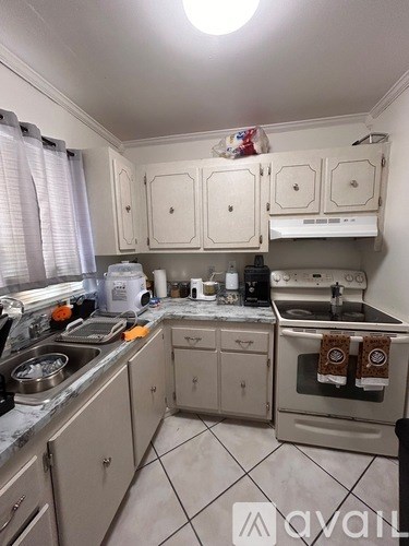 7910 Taft Street 2 Beds Apartment for Rent