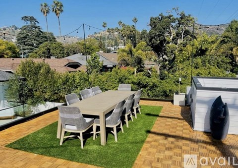 North Sierra Bonita Avenue 5 Beds Apartment for Rent