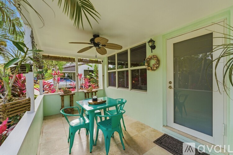 704 Southwest 14th Street 2 Beds Single Family Home for Rent - Photo gallery 3