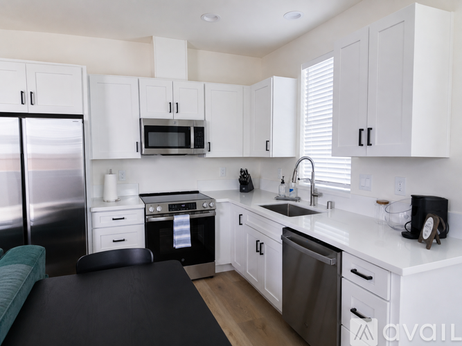 383 Idaho Avenue 1 Condo for Rent - Photo gallery 2