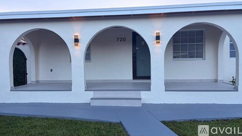 720 Northwest 19Th Court 3 Beds Apartment for Rent