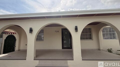 720 Northwest 19Th Court 3 Beds Apartment for Rent