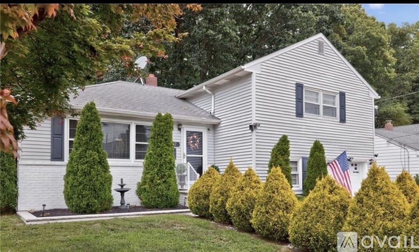 47 Leonardine Avenue 3 Beds Single Family Home for Rent - Photo gallery 1