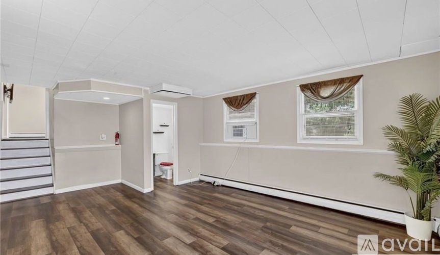 47 Leonardine Avenue 3 Beds Single Family Home for Rent - Photo gallery 3