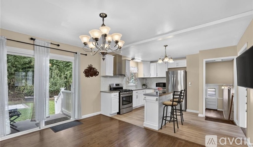 47 Leonardine Avenue 3 Beds Single Family Home for Rent - Photo gallery 4