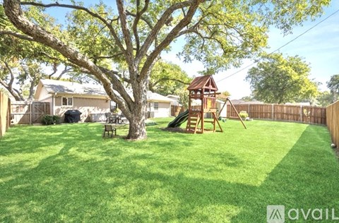 527 Melrose Dr 3 Beds Apartment for Rent