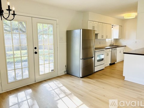 527 Melrose Dr 3 Beds Apartment for Rent