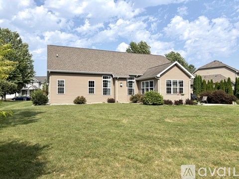 2701 East Glenhurst Lane 4 Beds Apartment for Rent
