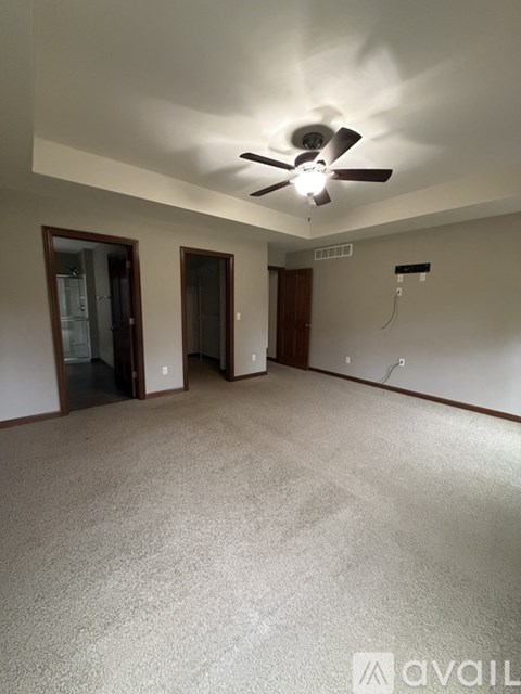 2701 East Glenhurst Lane 4 Beds Apartment for Rent