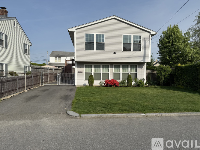 24 Apulia Street 3 Beds Single Family Home for Rent - Photo gallery 1