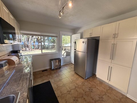 13063 103A AVENUE 3 Beds Apartment for Rent