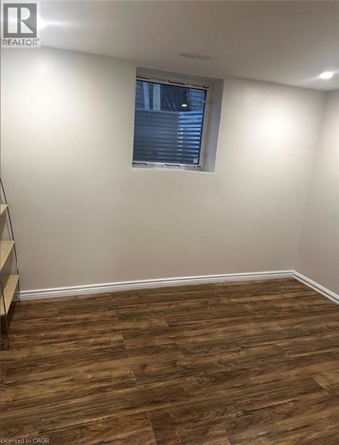 535 APPLEDALE Crescent Unit# Basement 4 Beds Apartment for Rent