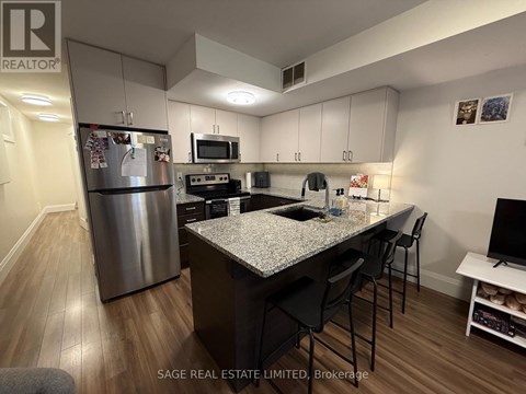 LOWER - 228 MONTOSE AVENUE 2 Beds Apartment for Rent