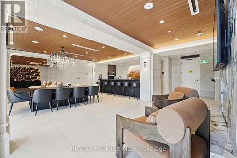 219 - 2075 KING ROAD 2 Beds Apartment for Rent