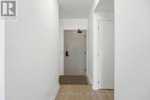 219 - 2075 KING ROAD 2 Beds Apartment for Rent