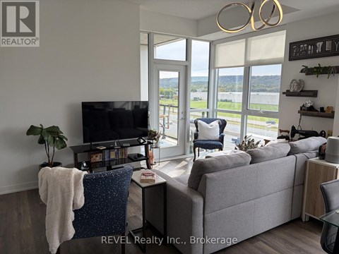 501 - 550 NORTH SERVICE ROAD 1 Apartment for Rent