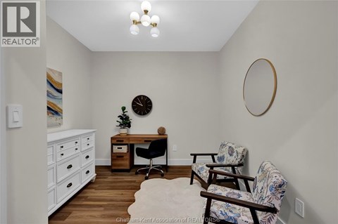 A white room with a desk and chairs.