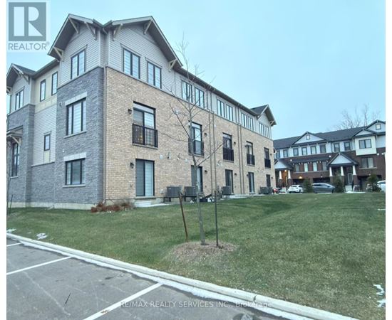 A building with a sign that says RE/MAX Realty Services Inc.