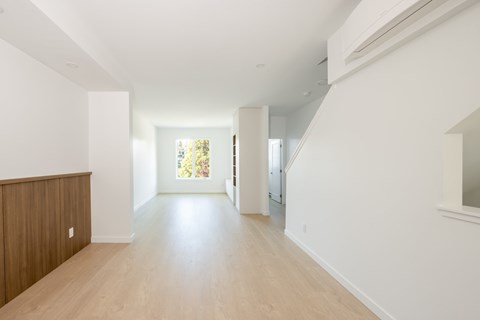 630 Gorge Road West 3-4 Beds Apartment for Rent