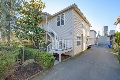 913-917 13Th Ave 3 Beds Apartment for Rent