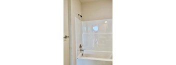 2/2 890 sqft