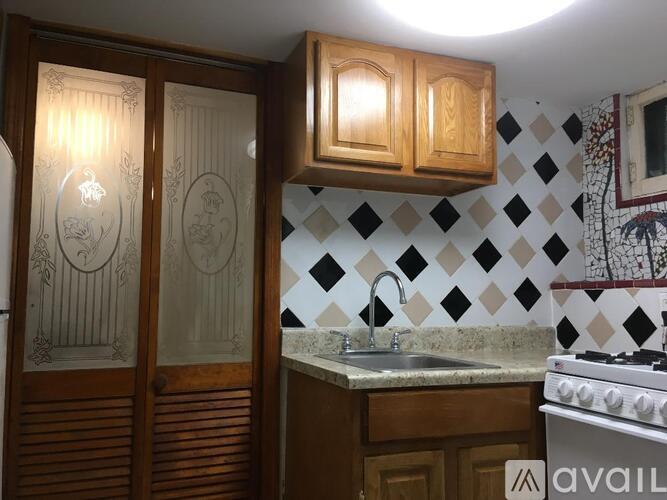 E 3rd St Studio Apartment for Rent - Photo gallery 3
