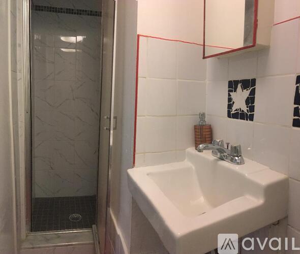 E 3rd St Studio Apartment for Rent - Photo gallery 4