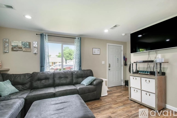 1018 Beale St 3 Beds Single Family Home for Rent - Photo gallery 3