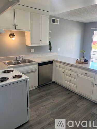 750 W Bonita Ave 2 Beds Apartment for Rent - Photo gallery 1