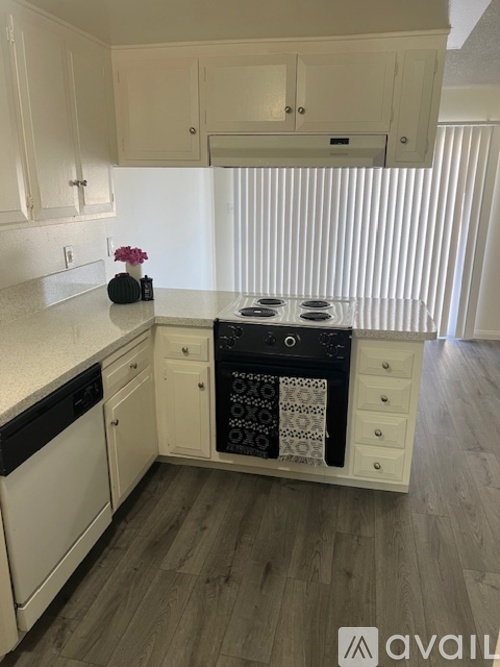 750 W Bonita Ave 2 Beds Apartment for Rent - Photo gallery 5