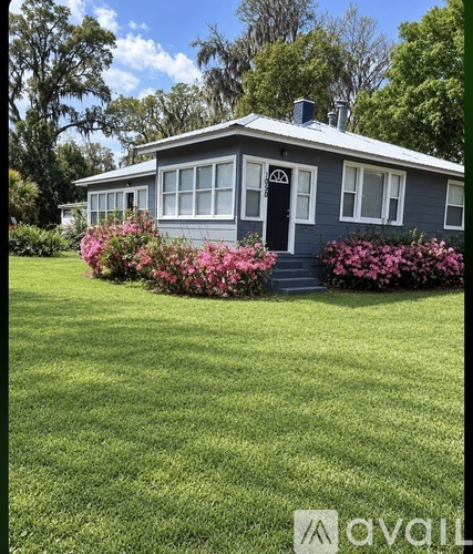 1050 NE 12th Street 3 Beds Single Family Home for Rent - Photo gallery 1