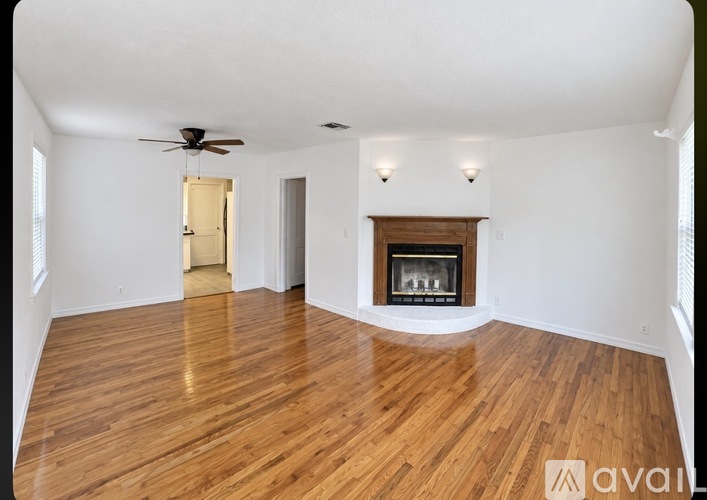 1050 NE 12th Street 3 Beds Single Family Home for Rent - Photo gallery 3