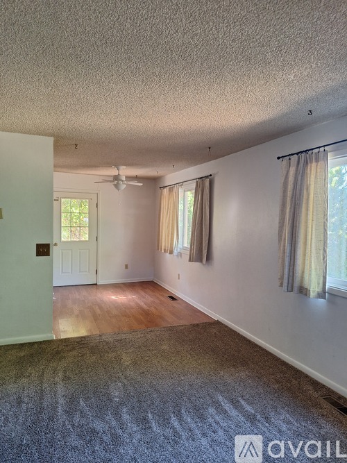 1927 Burlington Ave 2 Beds Apartment for Rent - Photo gallery 2