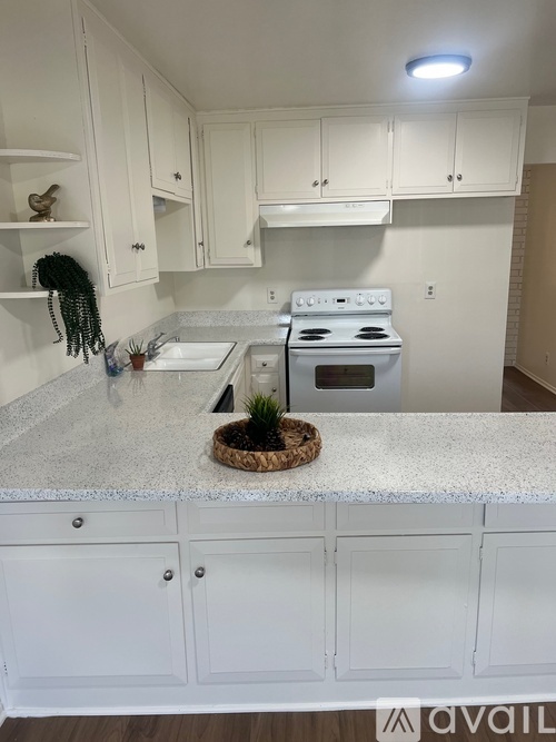 750 W Bonita Ave 2 Beds Apartment for Rent - Photo gallery 1