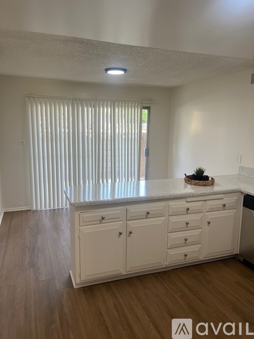 750 W Bonita Ave 2 Beds Apartment for Rent - Photo gallery 4