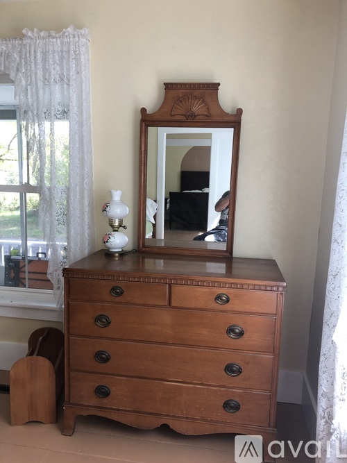 207 Bromley Road 2 Beds Single Family Home for Rent - Photo gallery 2