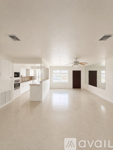 305 Southwest 8Th Street 4 Beds Apartment for Rent