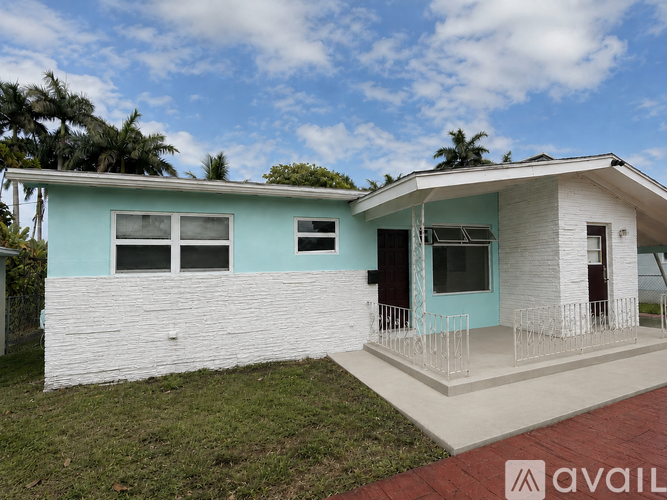 305 Southwest 8th Street 4 Beds Single Family Home for Rent - Photo gallery 4
