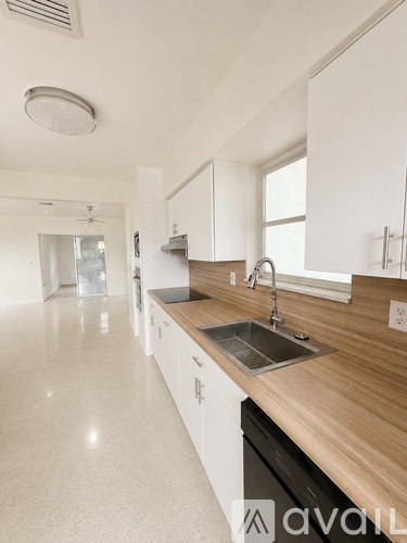 305 Southwest 8th Street 4 Beds Single Family Home for Rent - Photo gallery 5