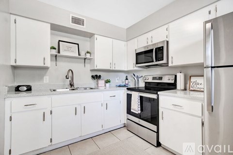 900 East Airport Boulevard 2 Beds Apartment for Rent